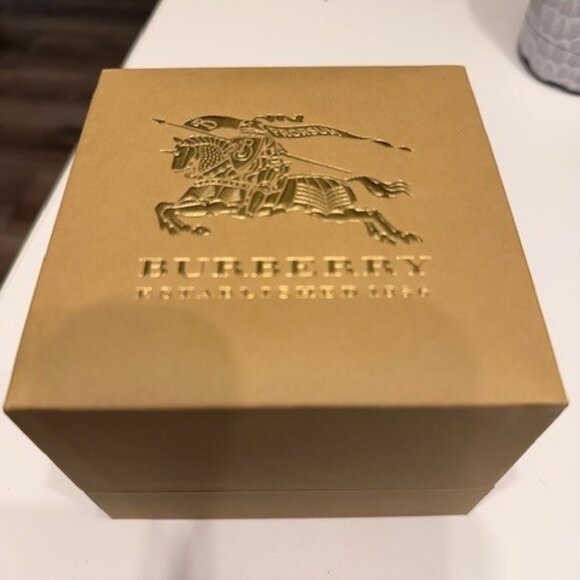 Burberry watch - Picture 2 of 4